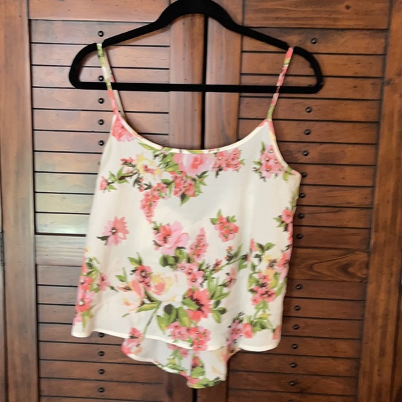 Floral cami never worn. - Picture 5 of 7